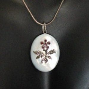 *925* Sterling Silver Mother of Pearl Marcasite Garnet Flower Pendant Necklace